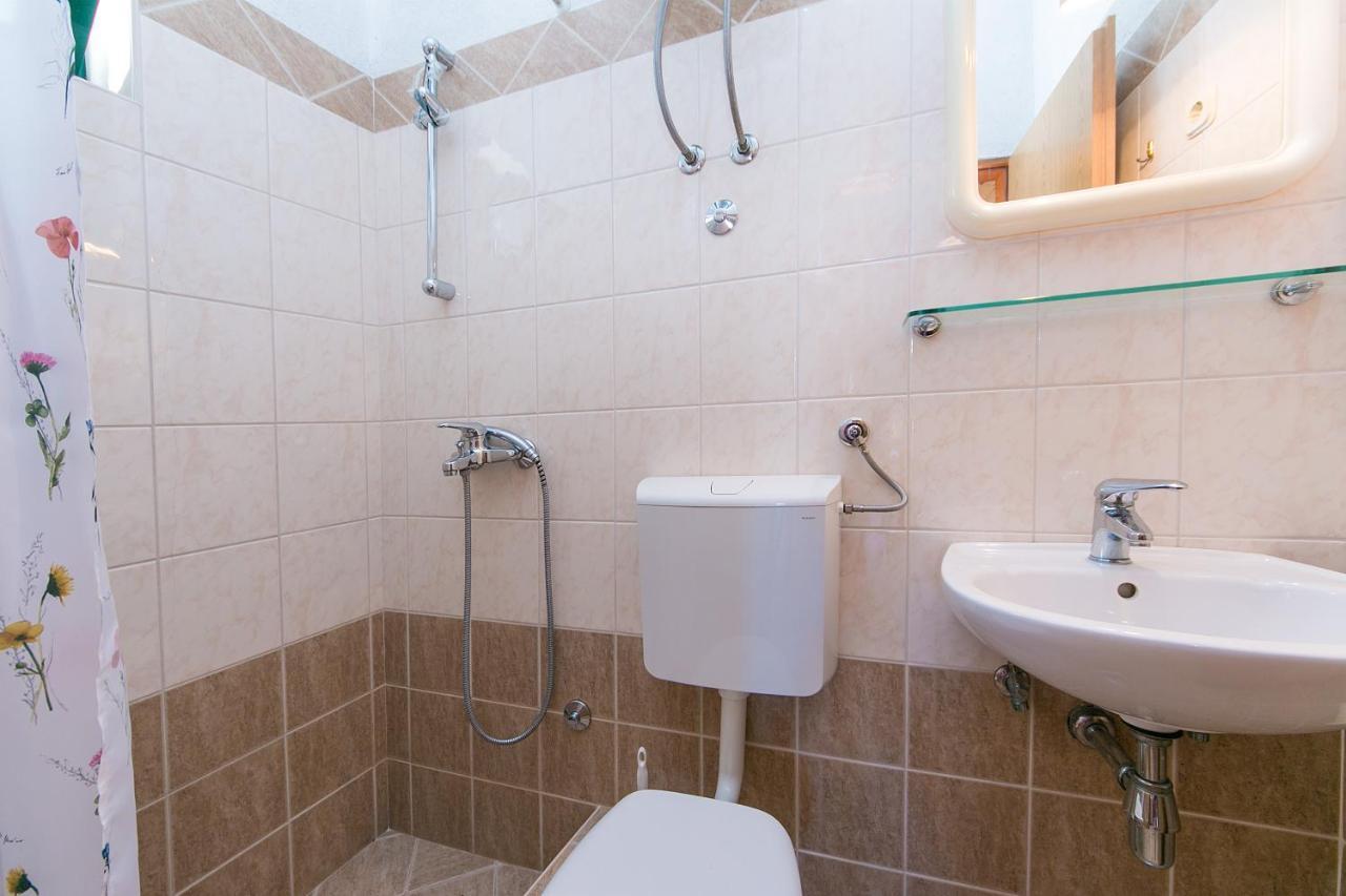 Apartment By The Sea Zivogosce - Blato, Makarska - 1057 Blato (Makarska)